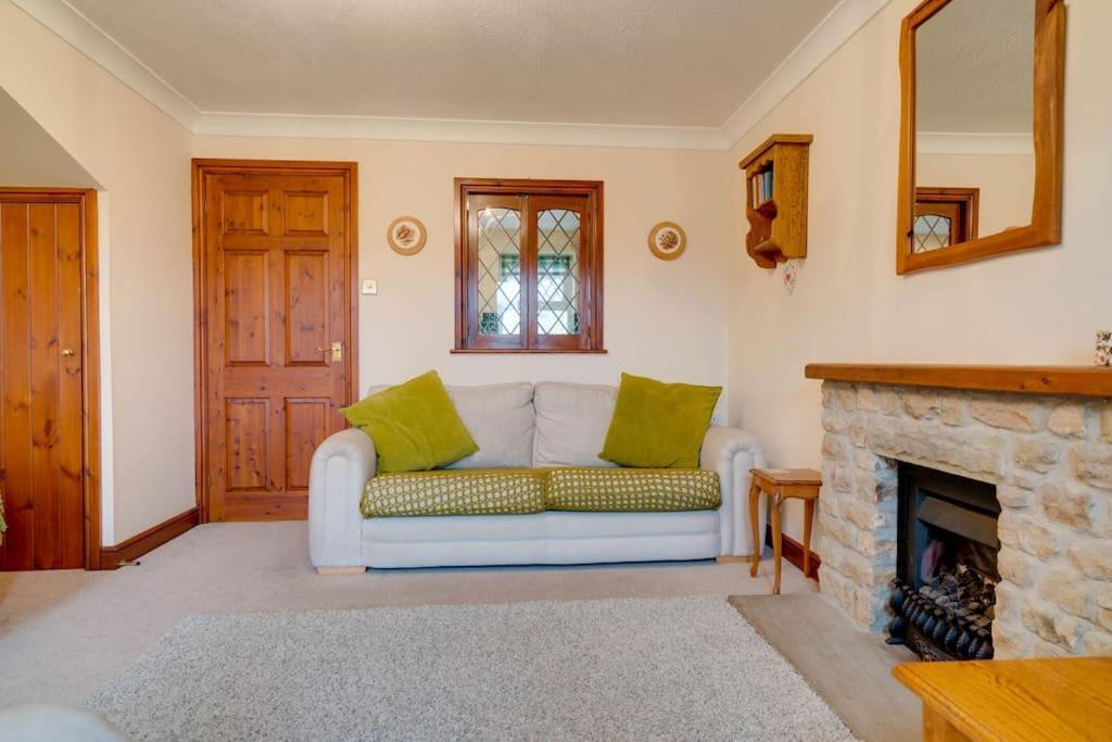 Barley Cottage Whittington  Eksteriør billede